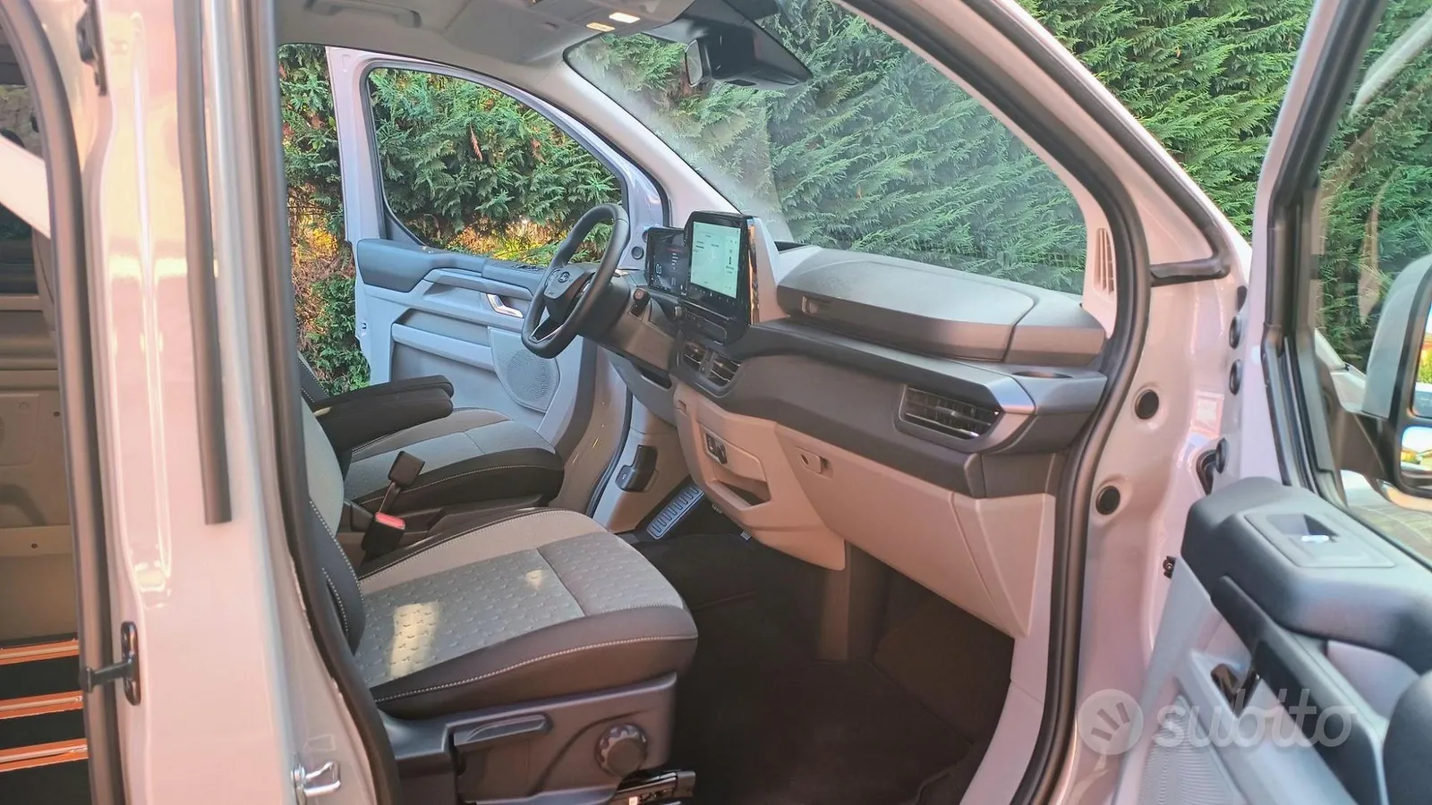 Ford Tourneo Custom 2025 photo 4