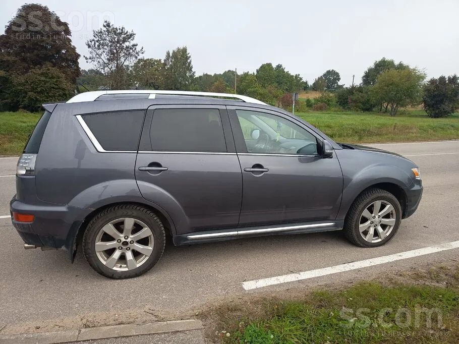 Mitsubishi Outlander 2010 photo 2