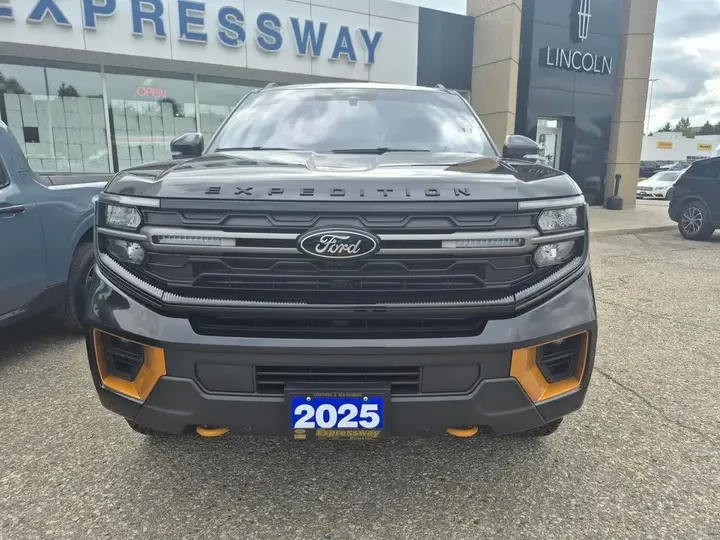 Ford Expedition 2025 photo 2