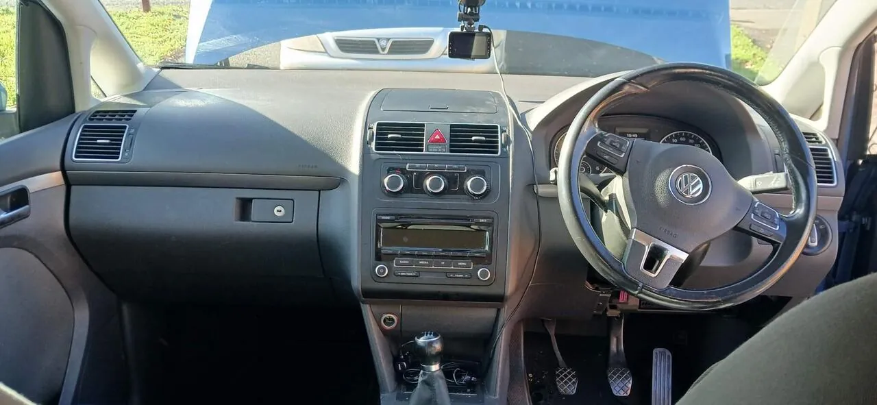 Volkswagen Touran 2011 photo 4