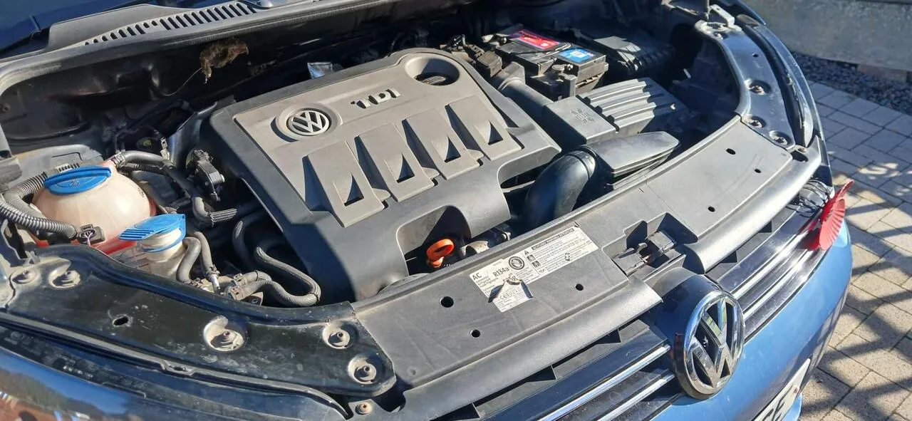 Volkswagen Touran 2011 photo 5