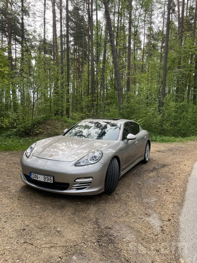 Porsche Panamera 2012 photo 2