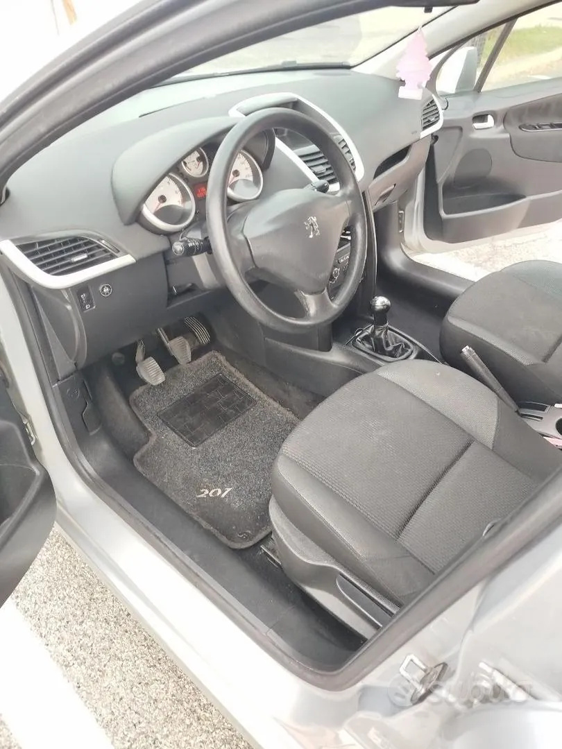 Peugeot 207 2010 photo 4