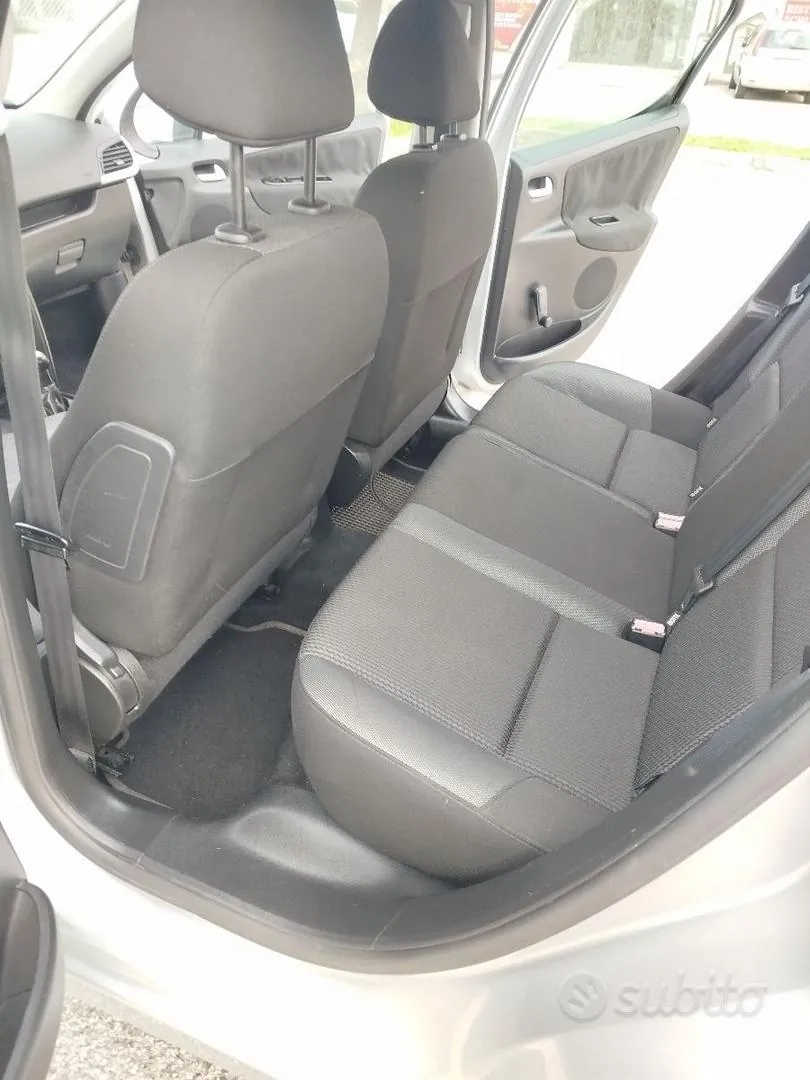 Peugeot 207 2010 photo 5