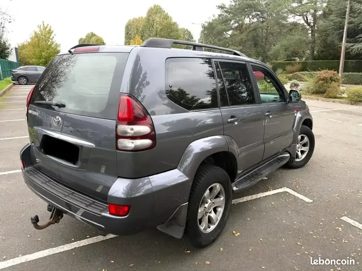 Toyota Land Cruiser 2009 photo 3