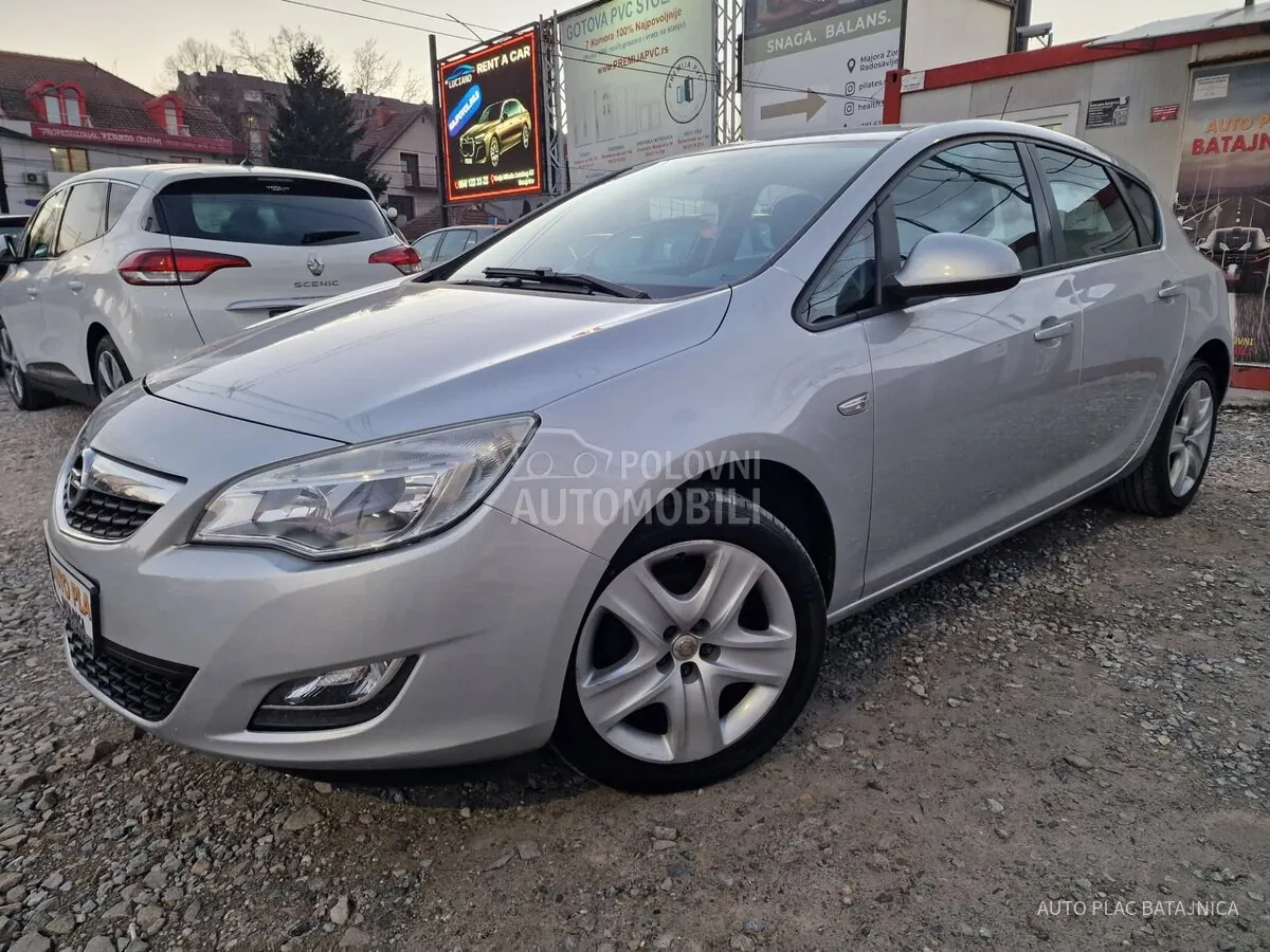 Opel Astra J 2012 photo 3