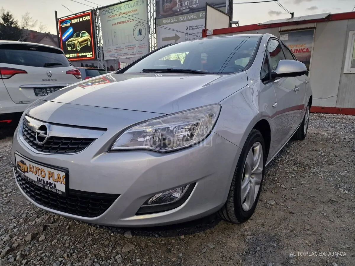 Opel Astra J 2012 photo 4