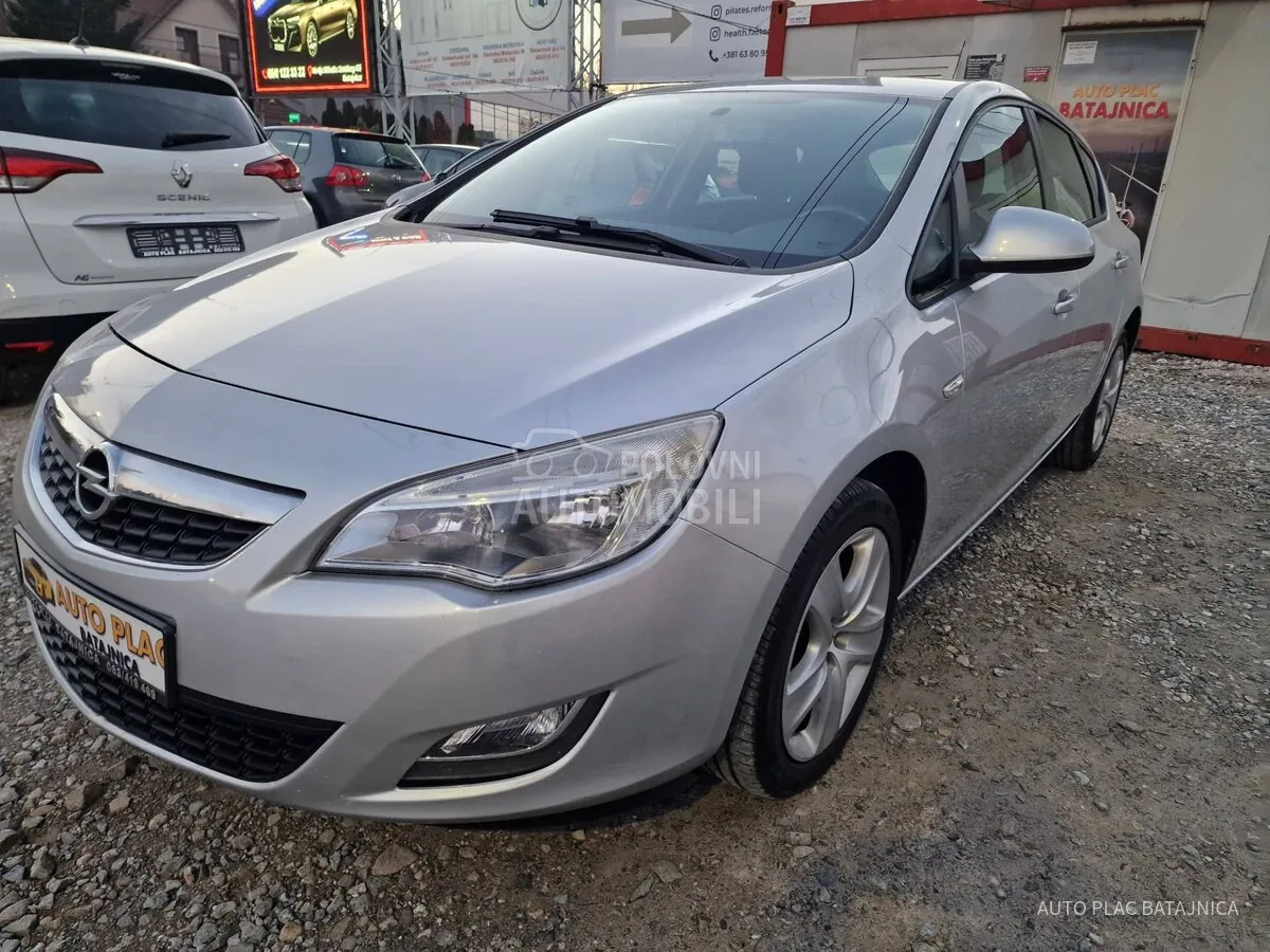 Opel Astra J 2012 photo 5