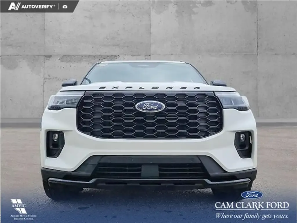Ford Explorer 2025 photo 2