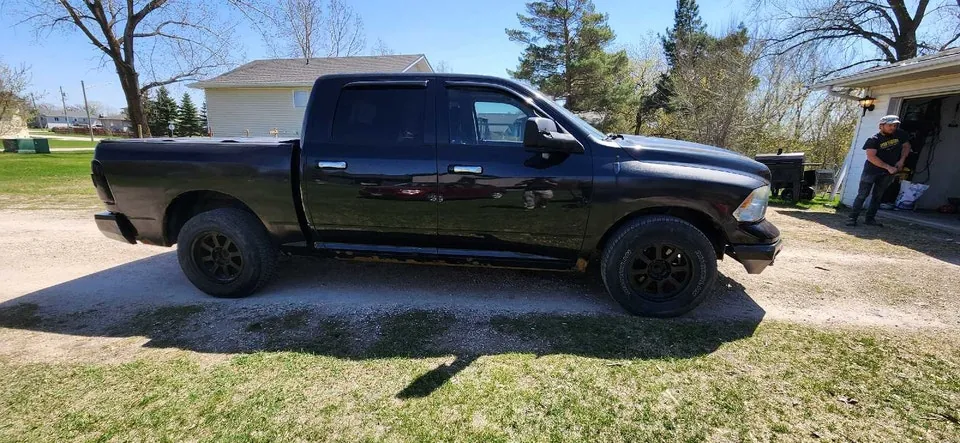 Dodge Ram 1500 2011 photo 2