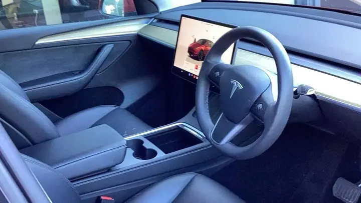 Tesla Model Y 2023 photo 3