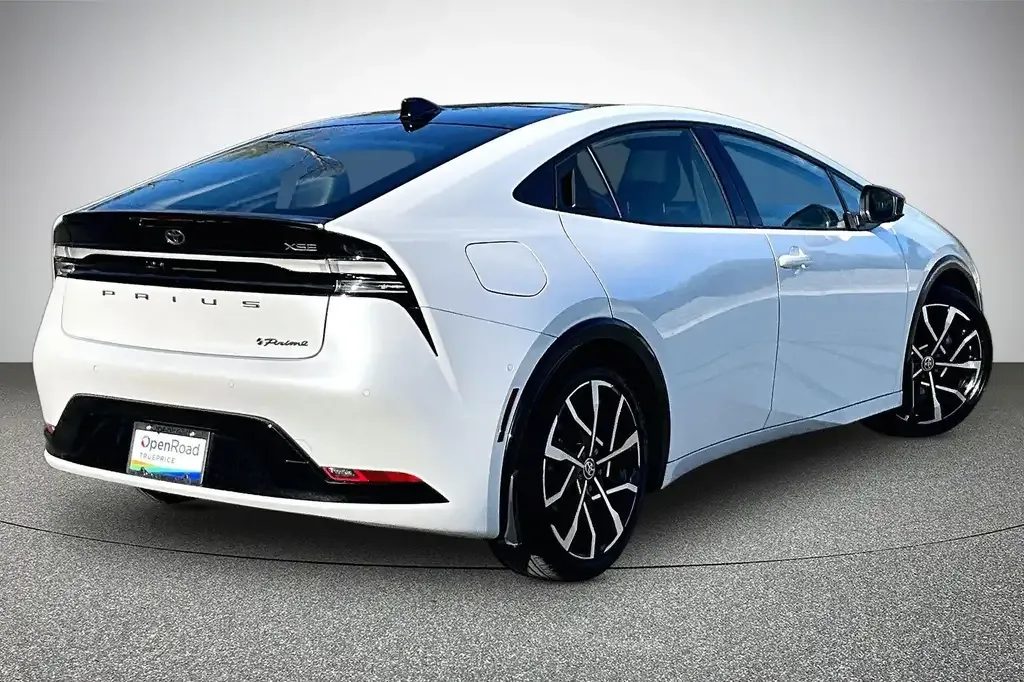 Toyota Prius 2024 photo 3