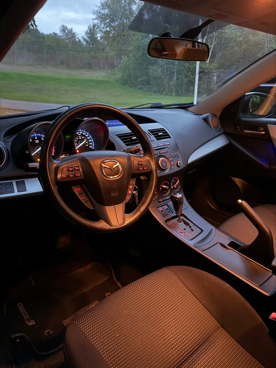 Mazda 3 2013 photo 3