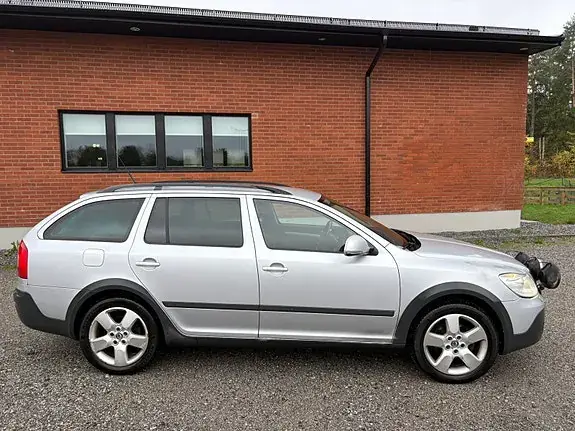 Skoda Octavia Scout 2010 photo 2