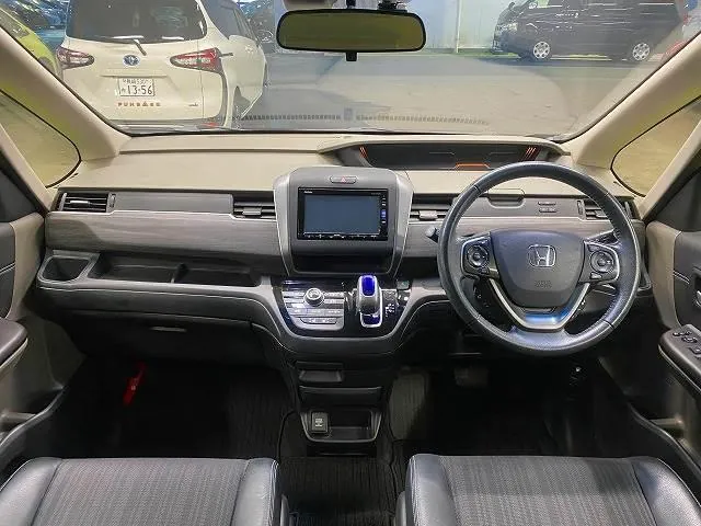 Honda Freede+Hybrid 2017 photo 2