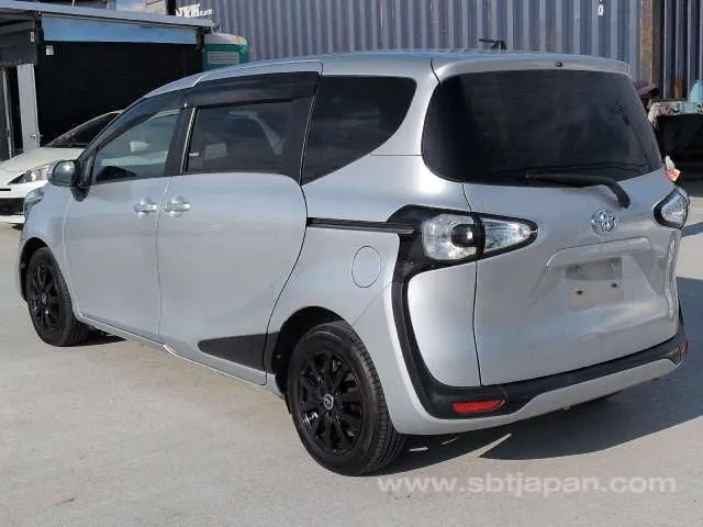 Toyota Sienta G 2018 photo 3