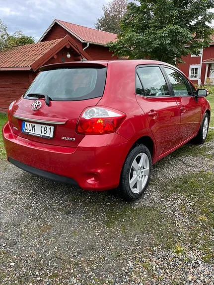 Toyota Auris 2010 photo 3