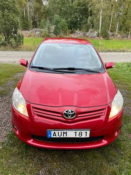 Toyota Auris 2010 photo 2