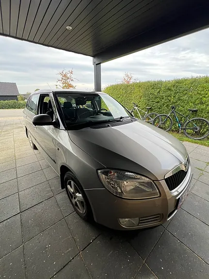 Skoda Fabia 2009 photo 2