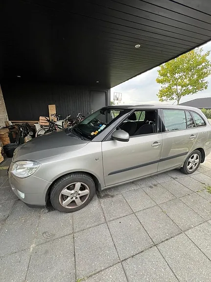 Skoda Fabia 2009 photo 4