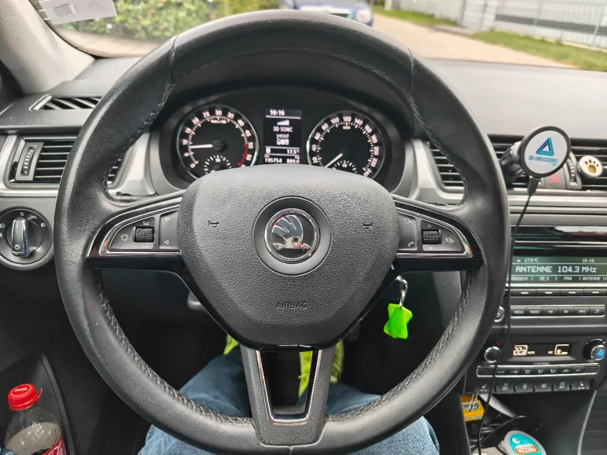 Skoda Rapid 2013 photo 2