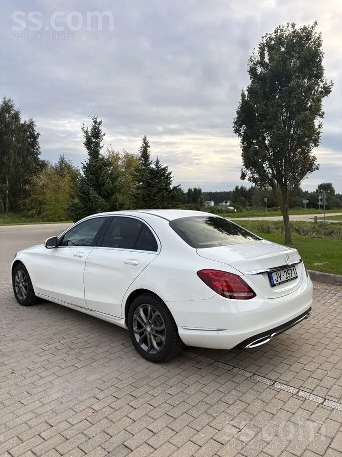 Mercedes-Benz C220 2015 photo 4