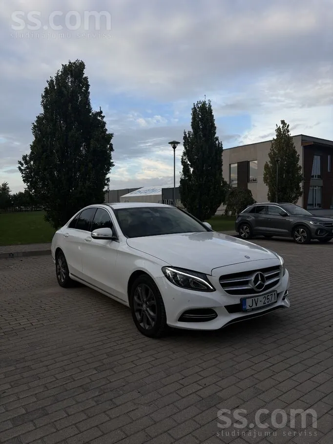 Mercedes-Benz C220 2015 photo 2