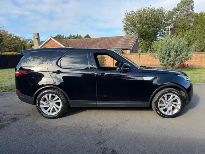 Land Rover Discovery 2018 photo 2