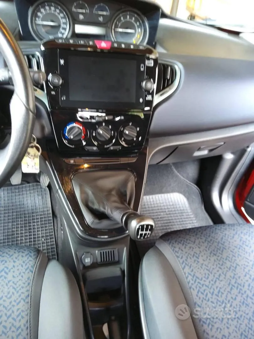 Lancia Ypsilon 2023 photo 2