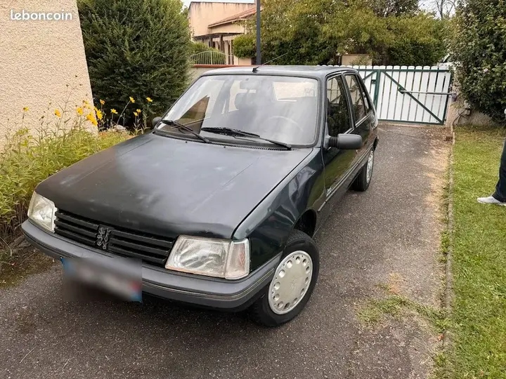 Peugeot 205