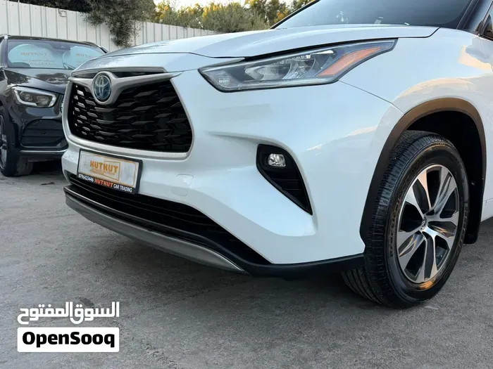 Toyota Highlander 2023 photo 2