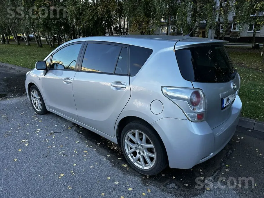 Toyota Verso 2010 photo 2