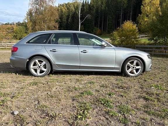 Audi A4 2009 photo 2