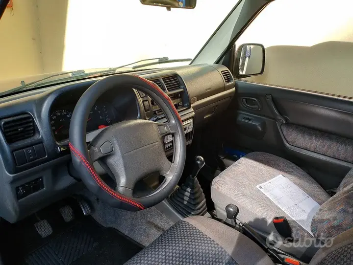 Suzuki Jimny 2000 photo 4