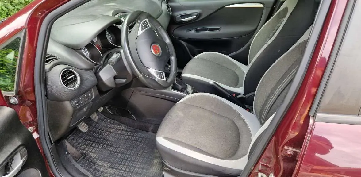 Fiat Punto 2012 photo 2