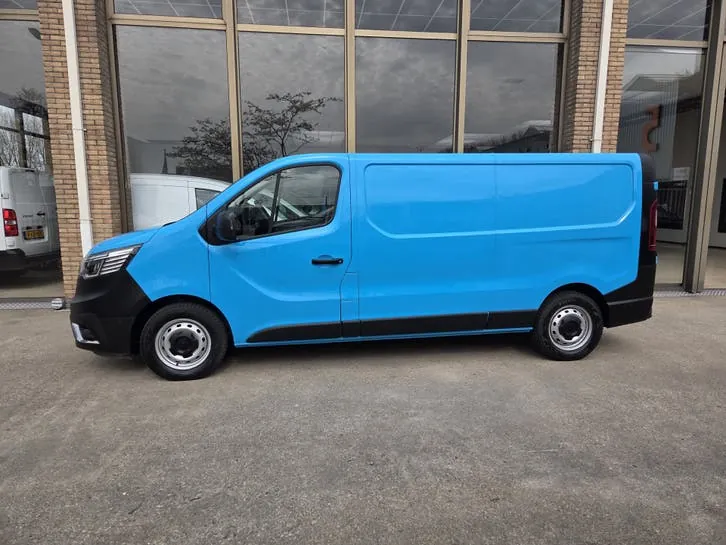 Renault Trafic 2022 photo 2