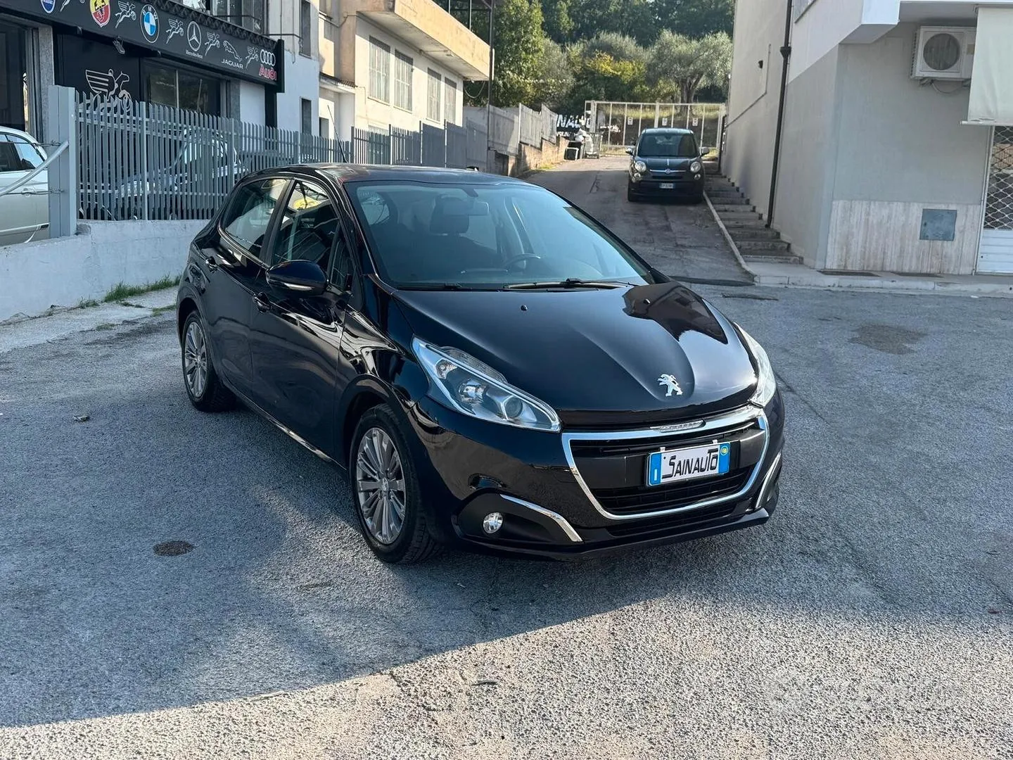 Peugeot 208 2015 photo 3