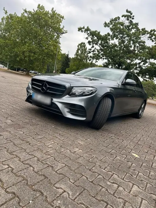 Mercedes-Benz E 220 D