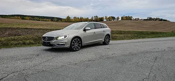 Volvo V60 2014 photo 2