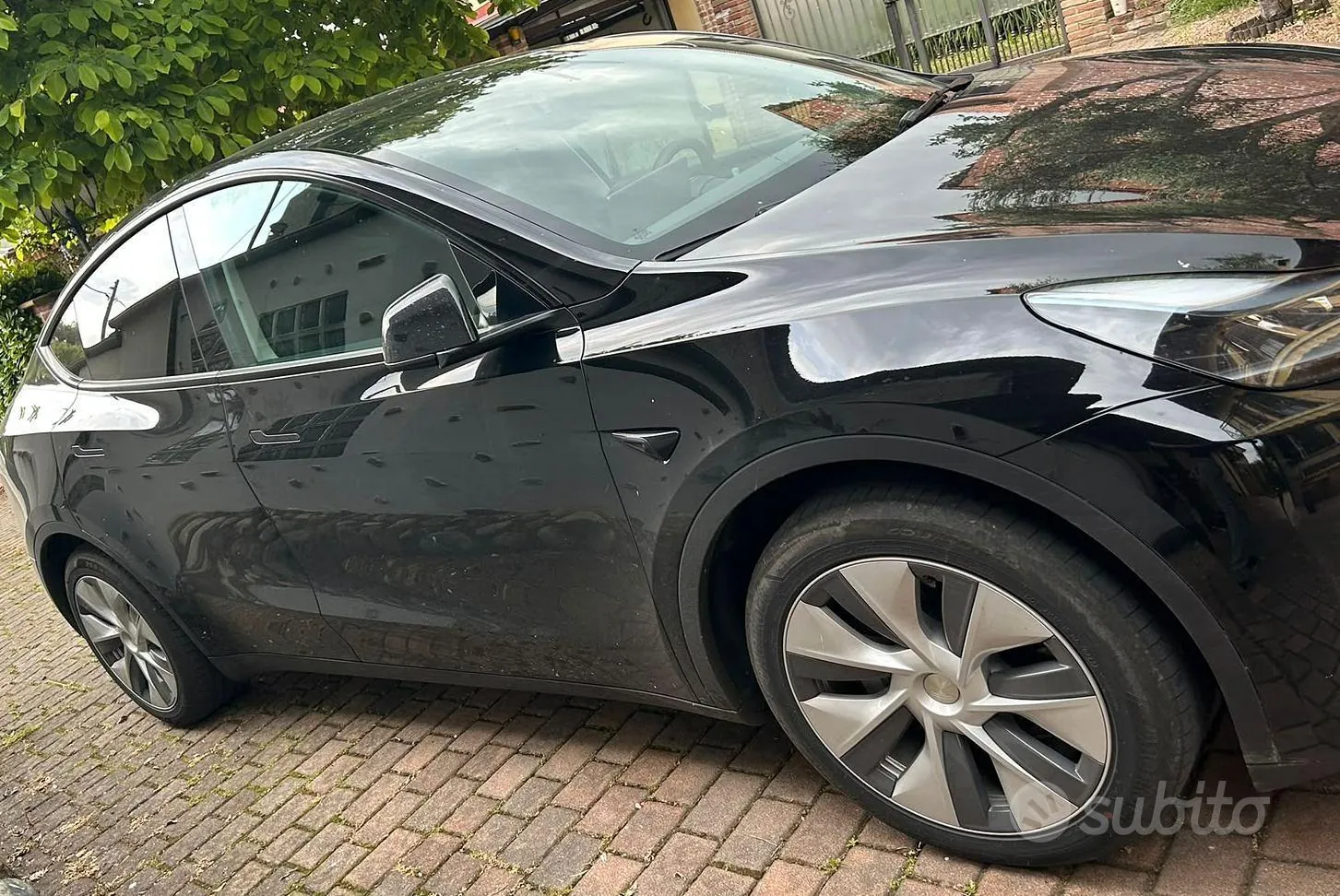 Tesla Model Y 2023 photo 2