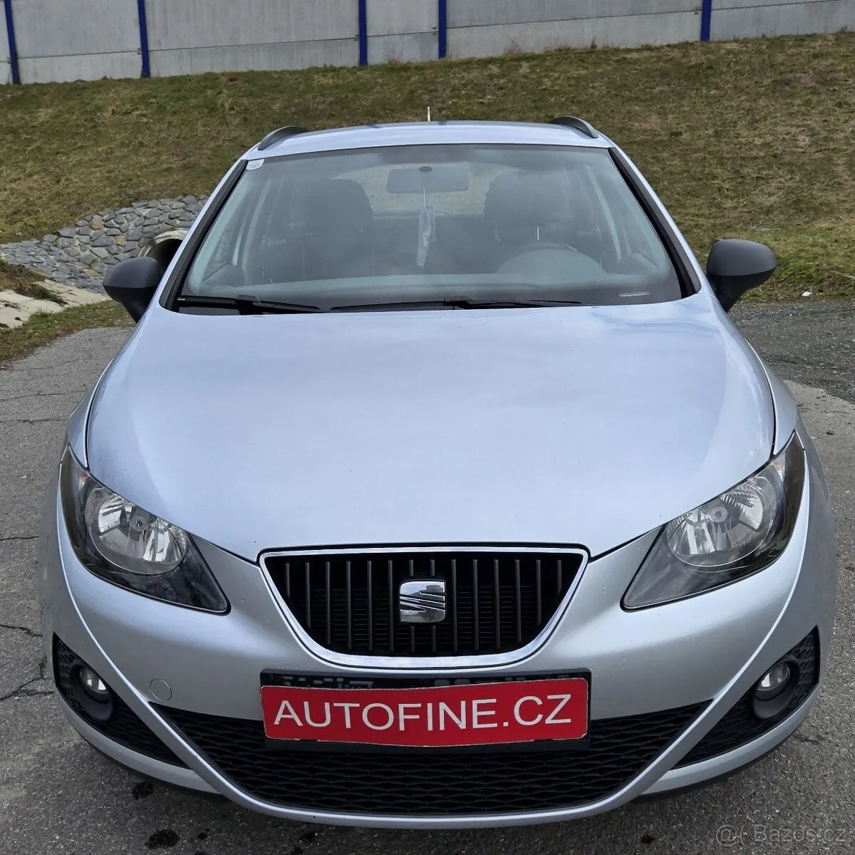 Seat Ibiza 2011 photo 2
