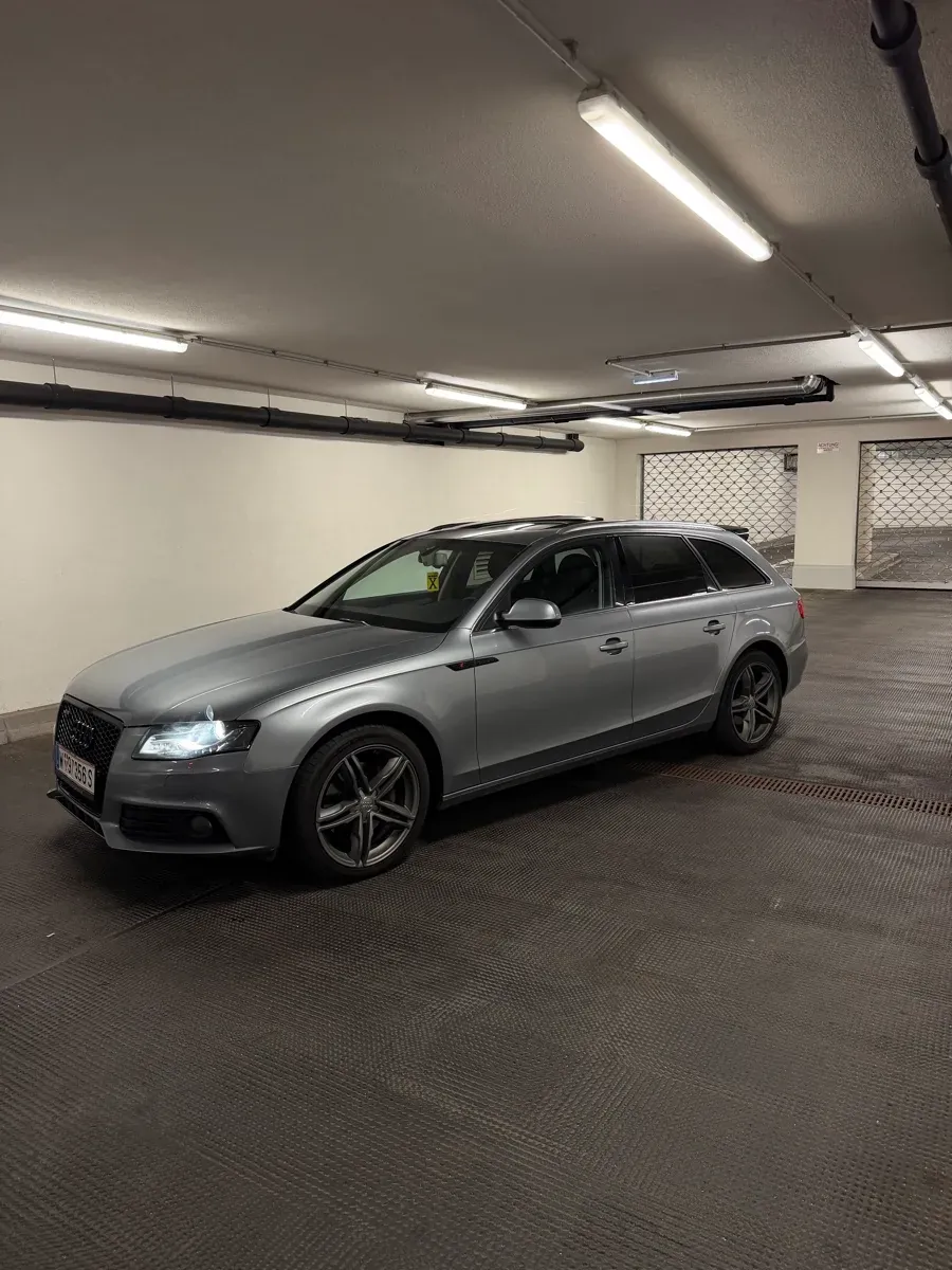 Audi A4 2010 photo 2