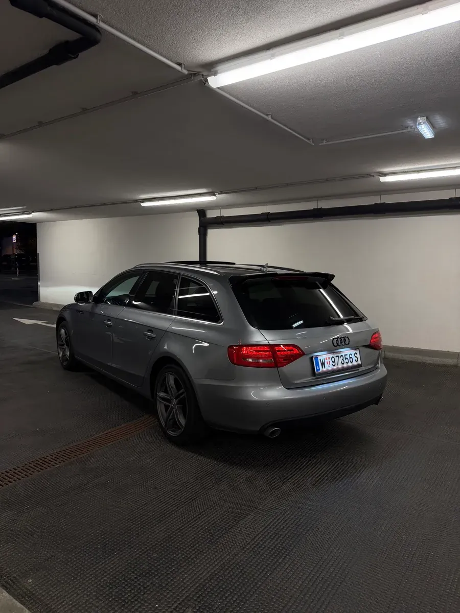 Audi A4 2010 photo 3