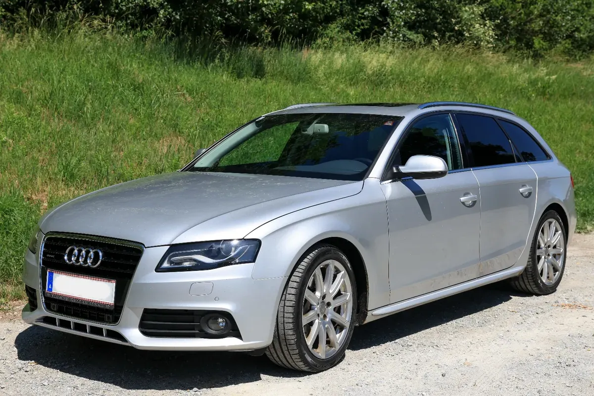 Audi A4 2010 photo 2
