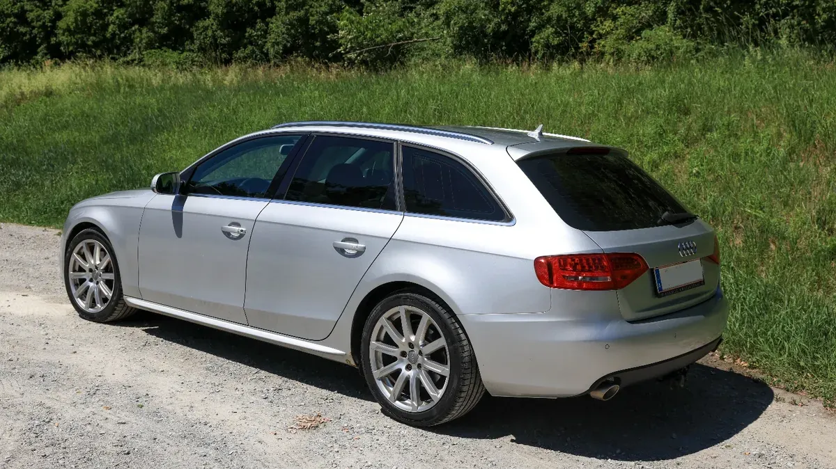 Audi A4 2010 photo 3
