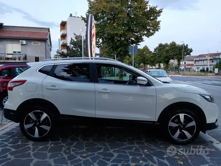 Nissan Qashqai 2015 photo 2