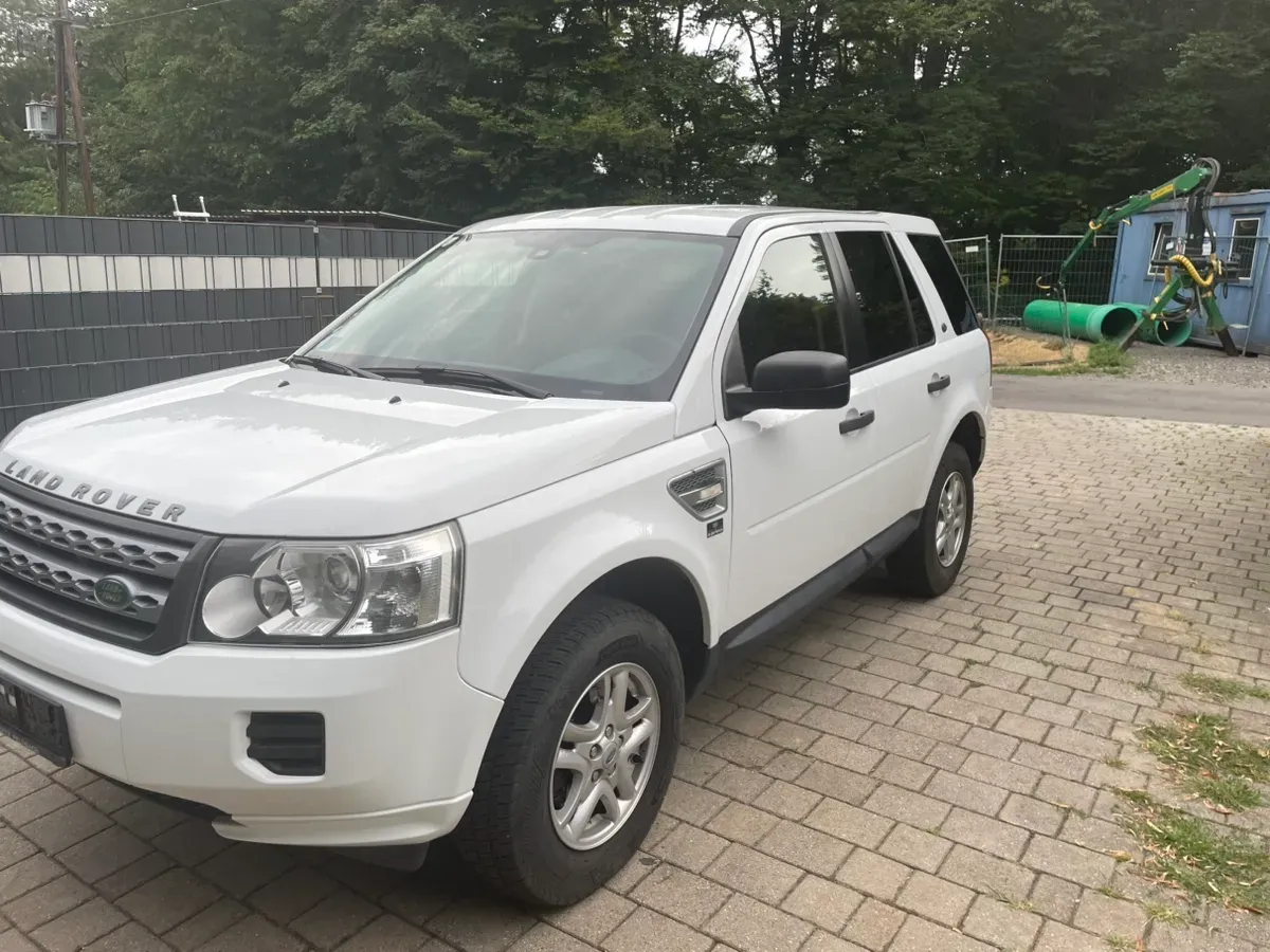 Land Rover Freelander 2012 photo 2