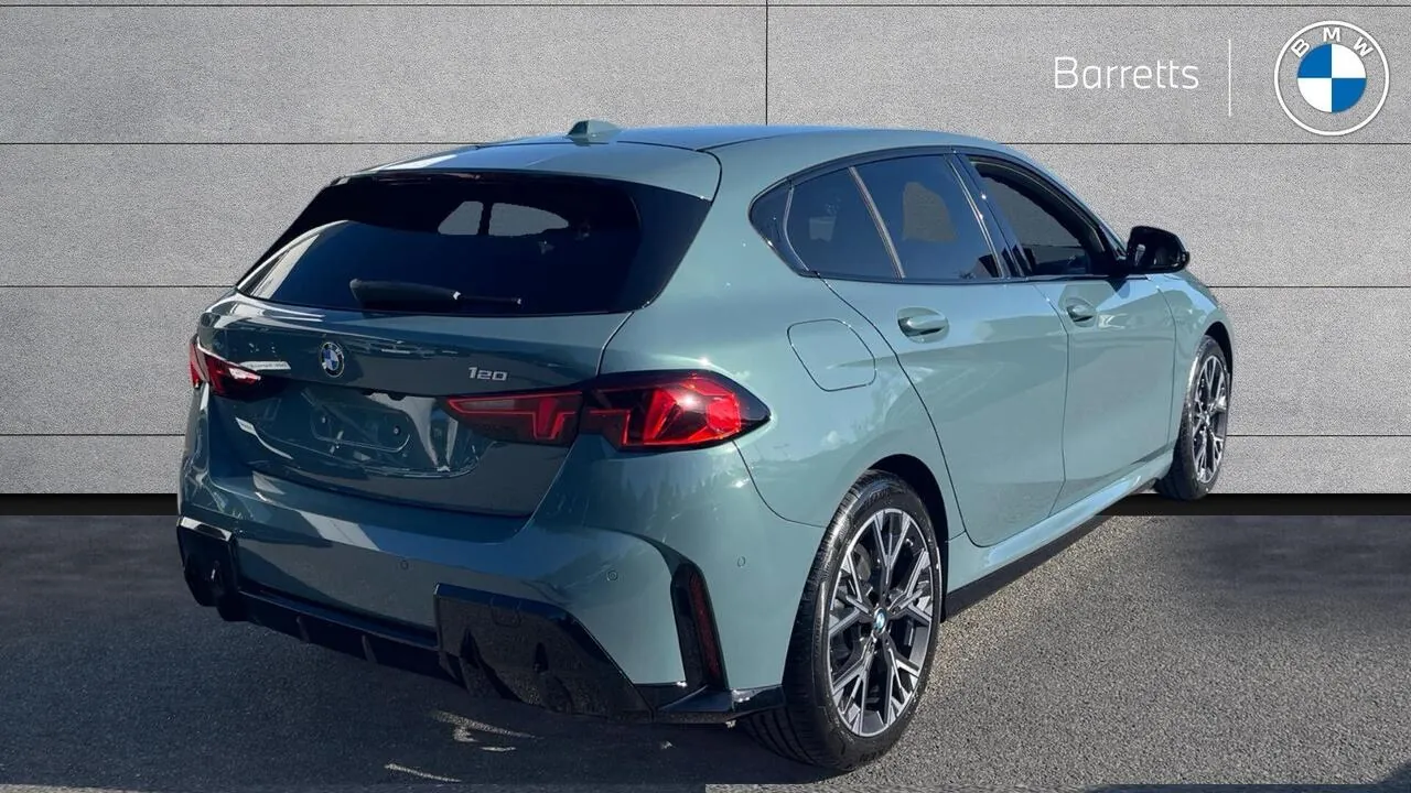 BMW 1 Series 2026 photo 2