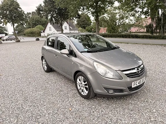 Opel Corsa 2010 photo 2