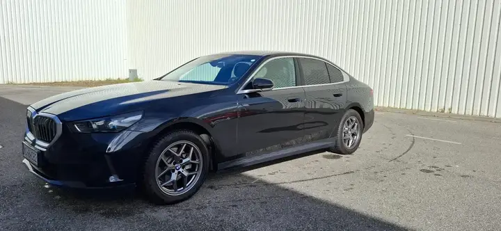 BMW 5 Series 2024 photo 2